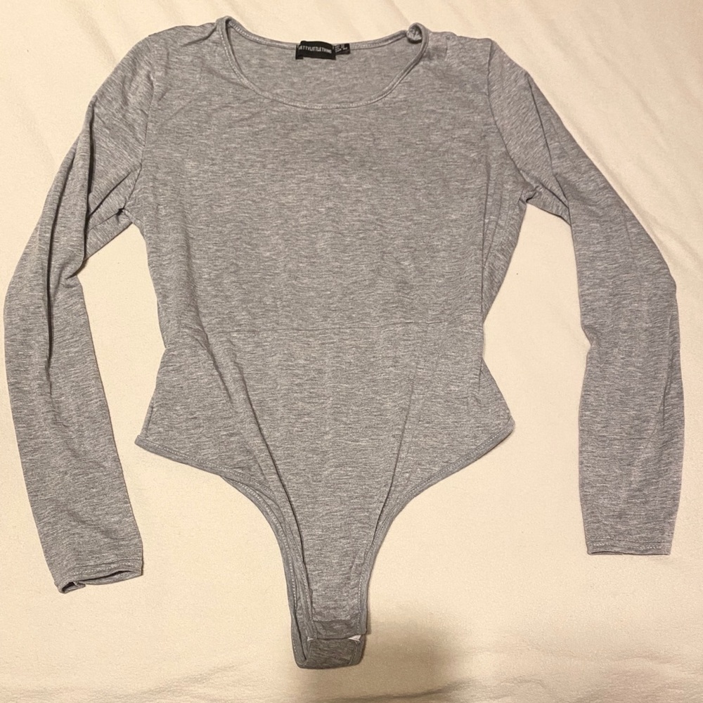 Plain gray bodysuit. 🤍
